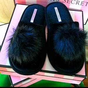 NWT Victoria's Secret pom pom slippers